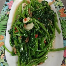 ผัดผักบุ้ง