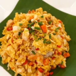 ข้าวไข่คั่วกุ้งพริกขี้หนู