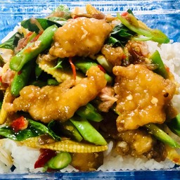 ข้าวปลากระพงผัดฉ่า