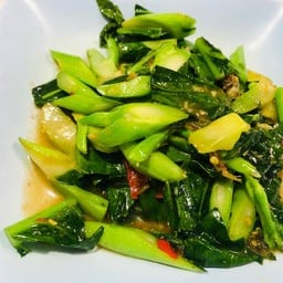 ข้าวราดคะน้าปลาเค็ม