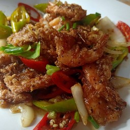 ข้าวพริกไทยดำกุ้งกรอบ