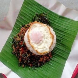 ร้านซอย (กระเพราถาดอ่าวฉลอง)