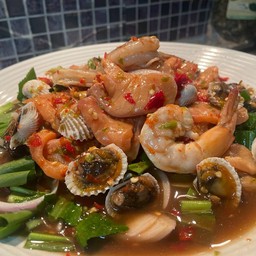 เกิดอยากจะยำ by Teeyai