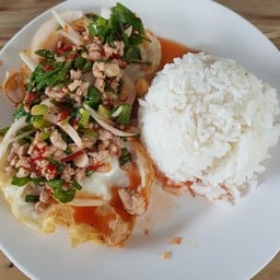 ข้าวยำไข่ดาวแซ่บ (ไข่2ฟอง)