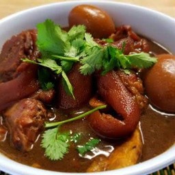 ไข่พะโล้ขาหมูเต้าหู้ (สูตรโบราณเข้มข้น)