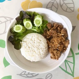 ข้าวหมูกระเทียมเกรวี