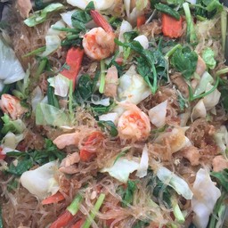 ผัดวุ้นเส้นใส่ใก่