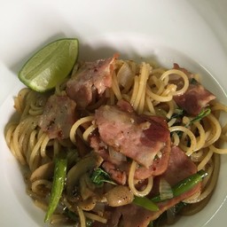 สปาเก็ตตี้ผัดขี้เมาเบคอน
