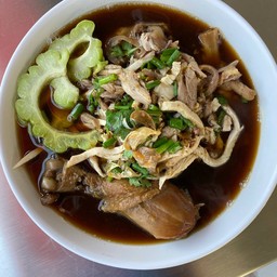 ร้านชายทัยก๋วยเตี๋ยวไก่มะระสาขาเจ้าคุณทหาร