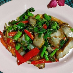 ผัดกระเพราหมูกรอบ