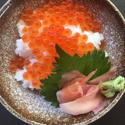 ข้าวไข่แซลมอน