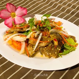 ยำปลาสลิดทอด