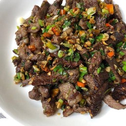 ข้าวราดเนื้อคั่วพริกเกลือ