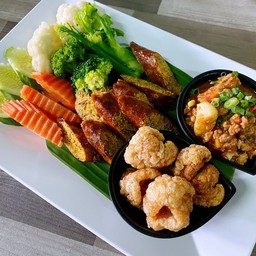 น้ำพริกอ่อง+แคบหมู+ไส้อั่ว