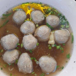 ลูกชิ้นเนื้อลอยน้ำ.