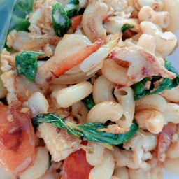 มักกะโรนีผัดขี้เมาหมู