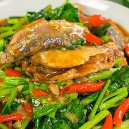 ข้าวคะน้าปลากระป๋อง