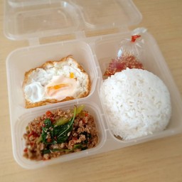 ข้าวกล่อง+กะเพราหมูสับ(สูตรต้นตำรับ)