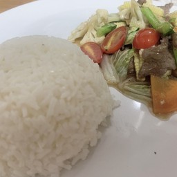 ผัดผักรวมราดข้าว