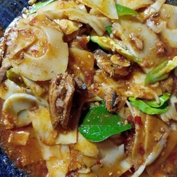 ผััดเผ็ดหน่อไม้ปลากระป๋อง