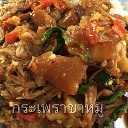ผัดกะเพราขาหมูราดข้าว