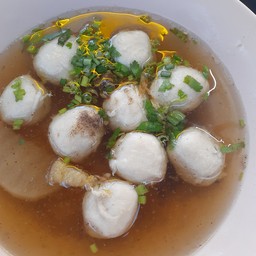 ลูกชิ้นหมูลอยน้ำ.