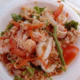 ไข่มุก ยำแซ่บ ลูกชิ้นทอด
