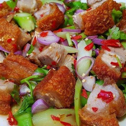 ข้าวยำหมูกรอบ