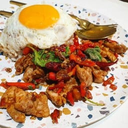 กะเพราหมูหมัก ไข่ LM