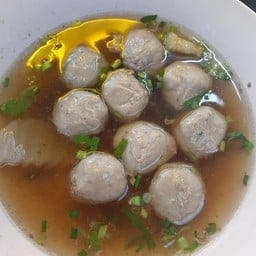 ลูกชิ้นเอ็นเนื้อลอยน้ำ.