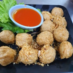 ลูกชิ้นเนื้อทอด