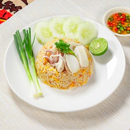 ข้าวผัดปลาหมึก
