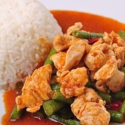 ผัดพริกแกงราดข้าว