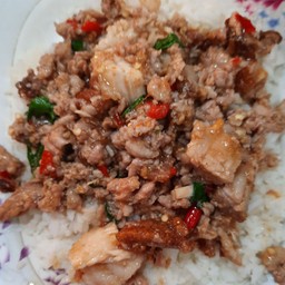 ข้าวกระเพราหมูกรอบ+หมูสับ
