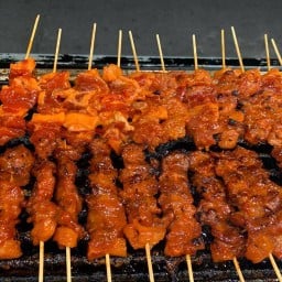 แชมป์หมูปิ้ง. ไก่ย่างแดง บขส .