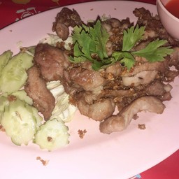 หมูกระเทียมพริกไท