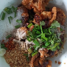 ก๋วยเตี๋ยวไก่ฉีกต้มยำมะนาวสด แห้ง