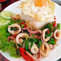 กระเพราปลาหมึก