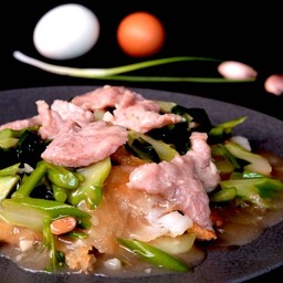 ราดหน้าเส้นใหญ่ ทรงเครื่อง (เลือกเนื้อสัตว์ได้)