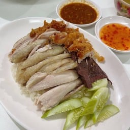 ข้าวมันไก่ต้มผสมไก่ทอด