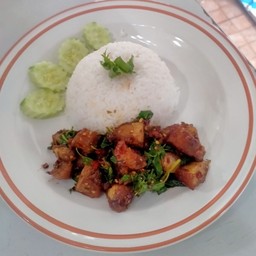 กระเพราหมูกรอบ
