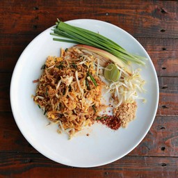 [อร่อยซ่ากับโค้ก] ผัดไทหมู +  โค้ก ออริจินัล (ขวด)