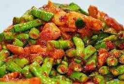 ผัดพริกแกงหมู  - ราดข้าว