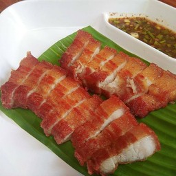 หมูสามชั้นทอดน้ำปลา