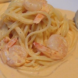 กุ้งครีม  เสิร์ฟกับขนมปังกระเทียม