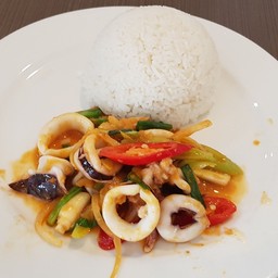 ข้าว-ปลาหมึกผัดไข่เค็ม