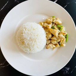 เนื้อปูผัดพริกขี้หนูสดราดข้าว