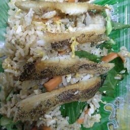 ข้าวผัดปลาสลิด