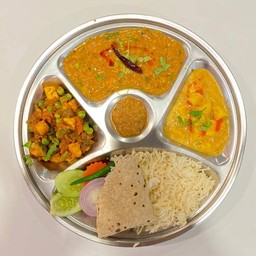 Veg Thali Set (จานรวมมังสวิรัต)