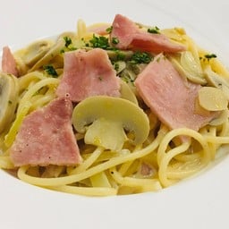 สปาเก็ตตี้ซอสครีมแฮมเห็ด